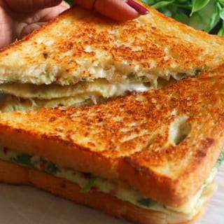 Spicy Omelette with bread